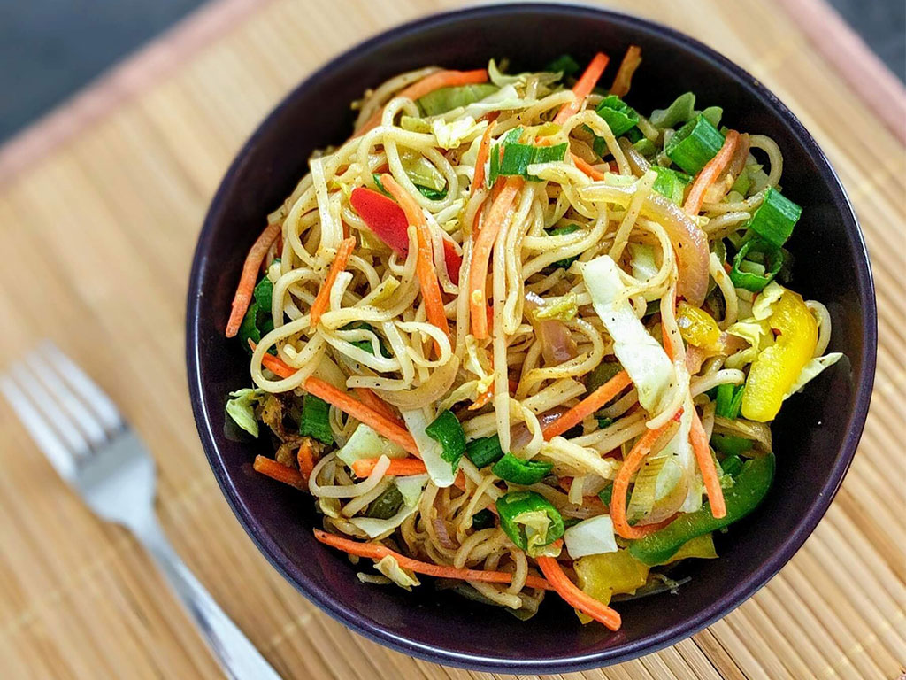 VEG HAKKA NOODLES